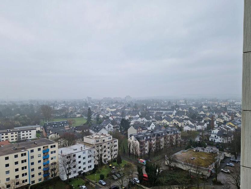 Große und frisch renovierte 3-Zimmer-Wohnung mit Balkon und zwei Bädern zimmer