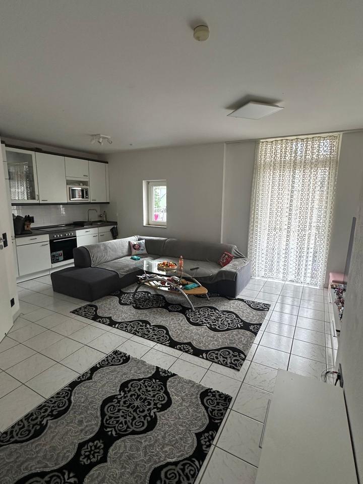 Schöne 2-Zimmer-Wohnung mit Balkon in Krefeld zimmer