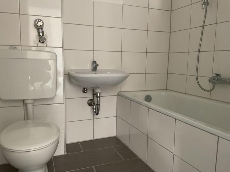 Moderne 3-Zimmer-Wohnung mit Balkon zum kurzfristigen Bezug