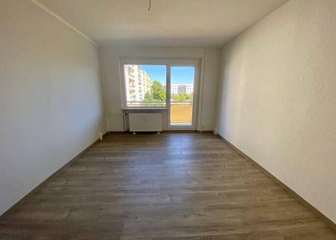 Erstbezug nach Sanierung: 2-Raum mit Balkon und Badewanne