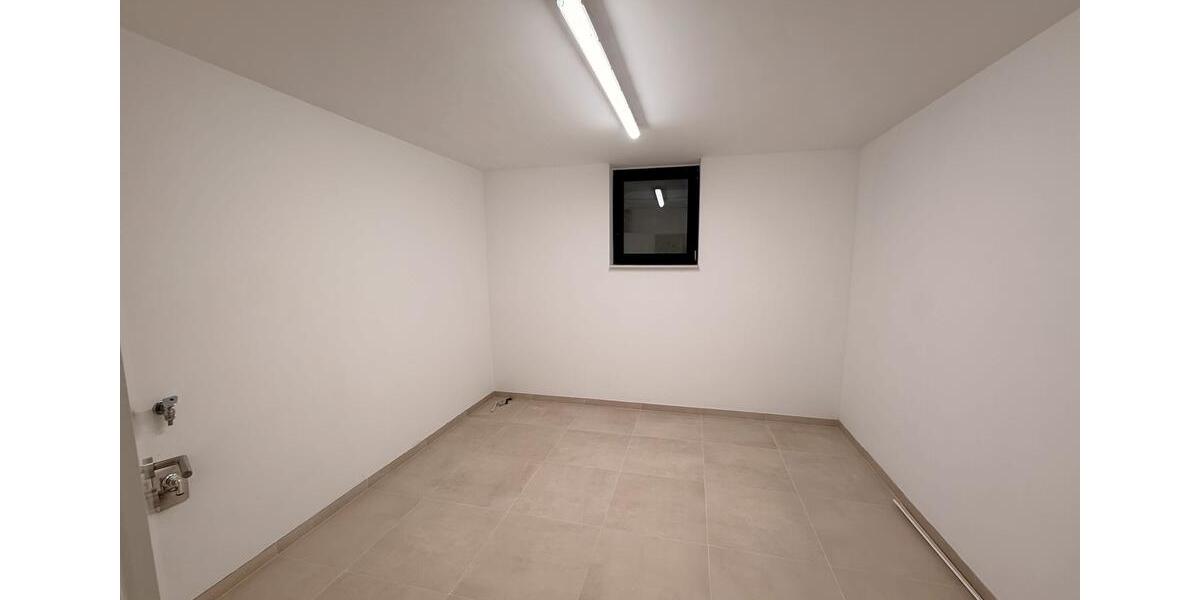 Erdgeschoßwohnung Niedernhausen - 5 Zimmer, 178 m&sup2;, 1.800&euro; | Angebot:26084920