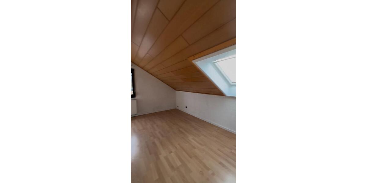 Dachgeschoßwohnung Ebersdorf bei Coburg - 5 Zimmer, 85 m&sup2;, 360&euro; | Angebot:23703572