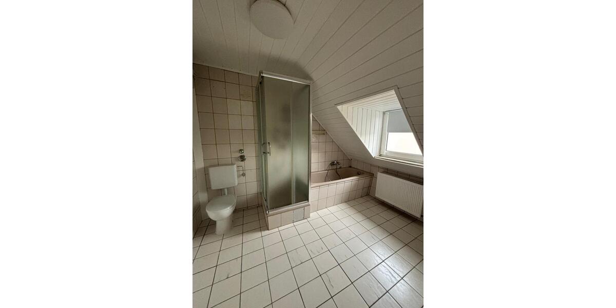 FRISCH MODERNISIERTE WG-ZIMMER – ERSTBEZUG IN BESTER LAGE 4 zimmer