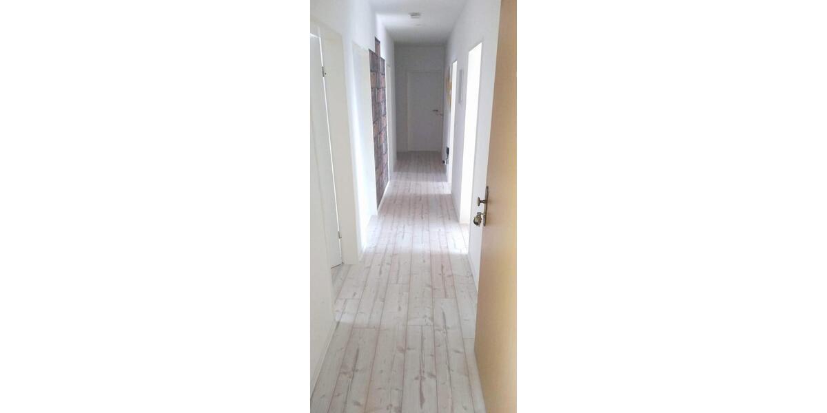 Wohnen auf Zeit Rinteln - 4 Zimmer, 104 m&sup2;, 300&euro; | Angebot:26491003
