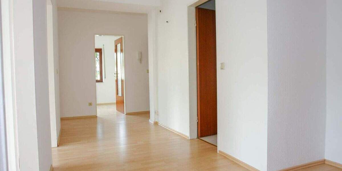 Gemütliche ca.100m² Erdgeschoss-Wohnung mit geschützter West-Terrasse 3 zimmer