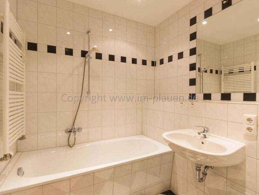 2,5 Zimmer plus ArbeitsZimmer - 1.OG mit Balkon - modernes BadeZimmer - zur Miete in Plauen