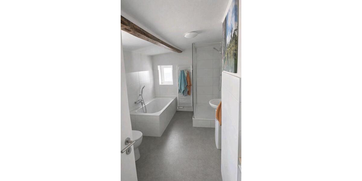 Dachgeschoßwohnung Barmstedt - 3.5 Zimmer, 120 m&sup2;, 1.100&euro; | Angebot:25977843