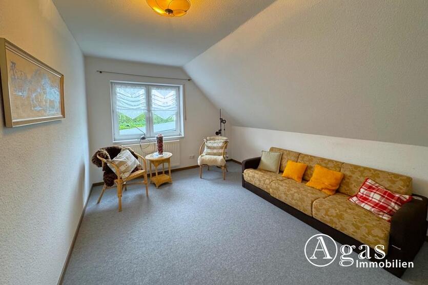 möbliertes Einfamilienhaus mit 180 m² Wohnfläche, 6 Zimmern und Pool in Ahrensfelde zimmer
