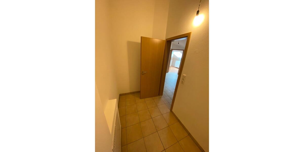 Dachgeschoßwohnung Deggendorf - 2.5 Zimmer, 72 m&sup2;, 790&euro; | Angebot:26603779