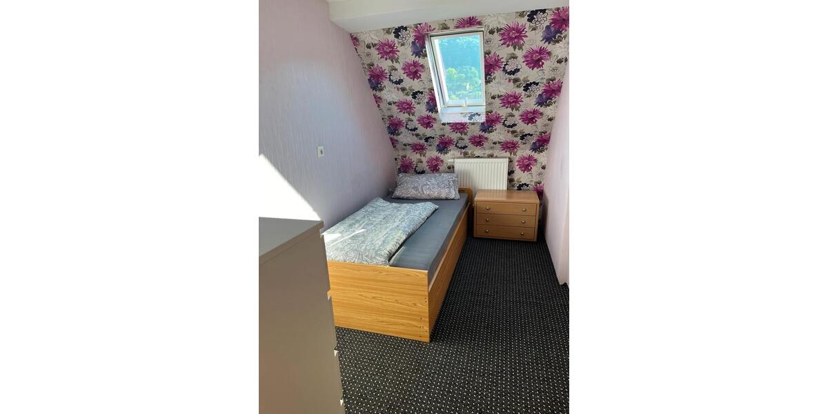 Wohnen auf Zeit Albstadt Gemarkung Onstmettingen - 8 Zimmer, 20 m&sup2;, 20&euro; | Angebot:26251925