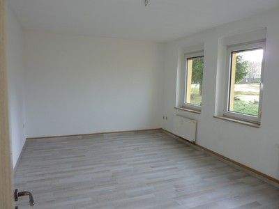 Etagenwohnung Teuchern - 2 Zimmer, 62 m&sup2;, 375&euro; | Angebot:25669896