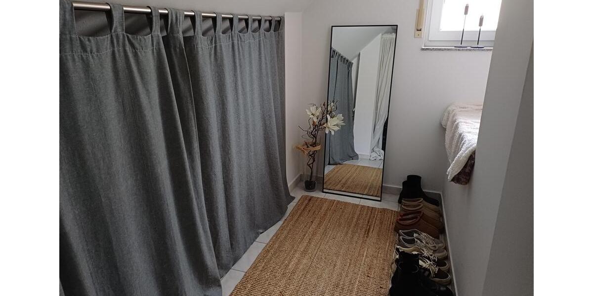 Lichtdurchflutete ein Zimmer Dachgeschosswohnung in Nieder-Olm 1 zimmer