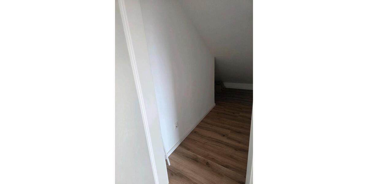 Dachgeschoßwohnung Üchtelhausen - 2 Zimmer, 90 m&sup2;, 1.000&euro; | Angebot:25641025