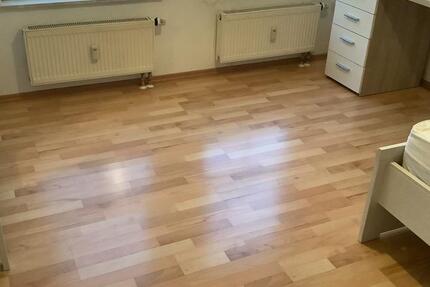 Helles WG-Zimmer in 3er-WG zu vermieten 3 zimmer