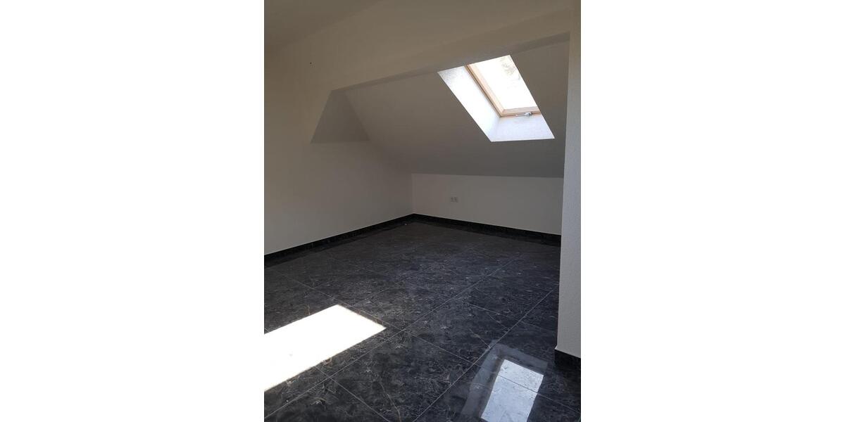 Dachgeschoßwohnung Bühl - 6 Zimmer, 190 m&sup2;, 1.500&euro; | Angebot:25378362