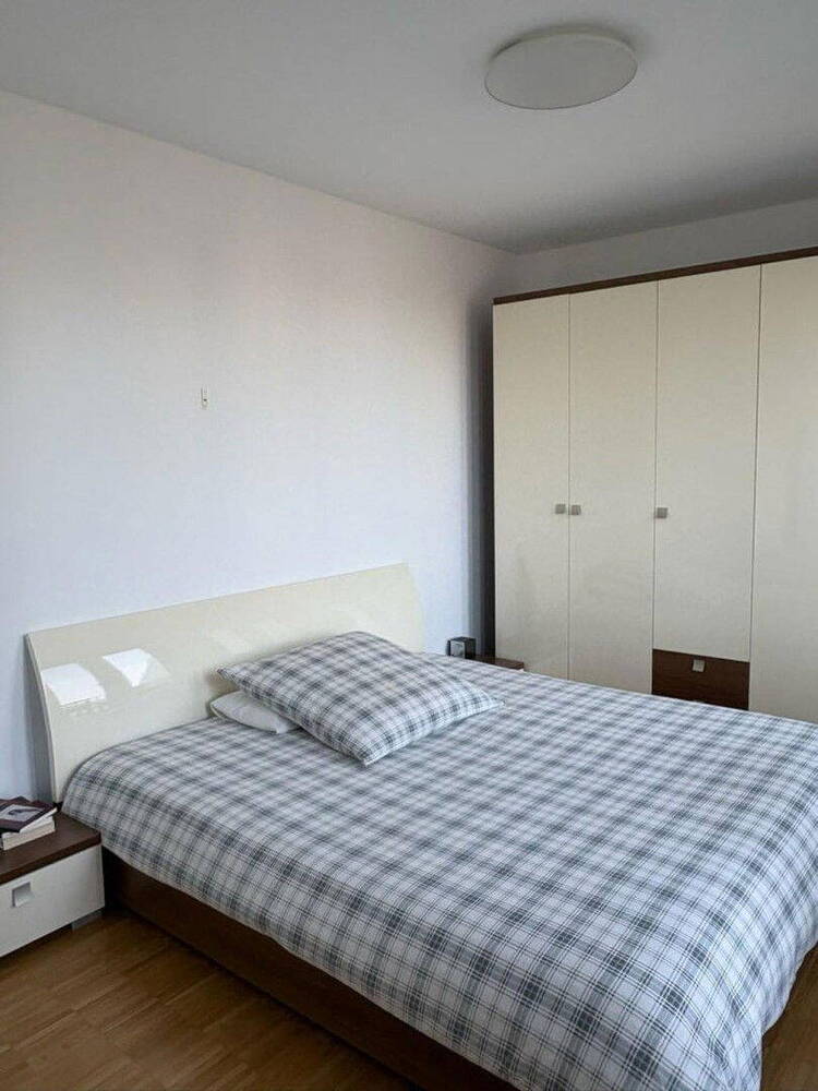 Möbilierte - 2-Zimmerwohnung zu vermietenin Stuttgart - Stadtbibliothek