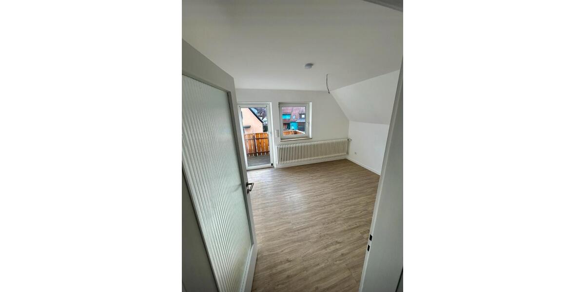 Dachgeschoßwohnung Nürnberg - 3 Zimmer, 60 m&sup2;, 800&euro; | Angebot:25185408