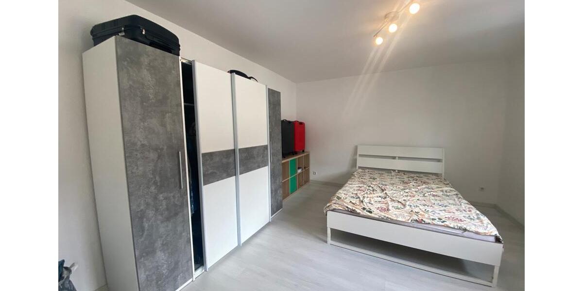 Großes möbliertes ZIMMER, ZENTRAL in WdS ab 01.01.26 01.02.26 4 zimmer