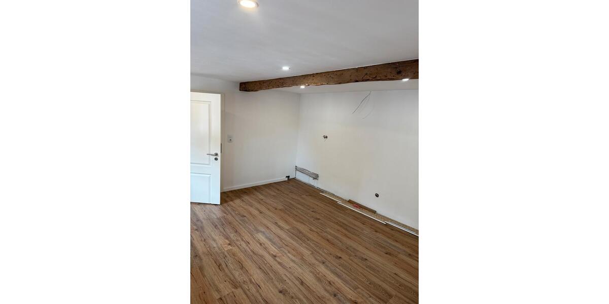 Etagenwohnung Schwalmstadt - 5 Zimmer, 145 m&sup2;, 950&euro; | Angebot:25298613