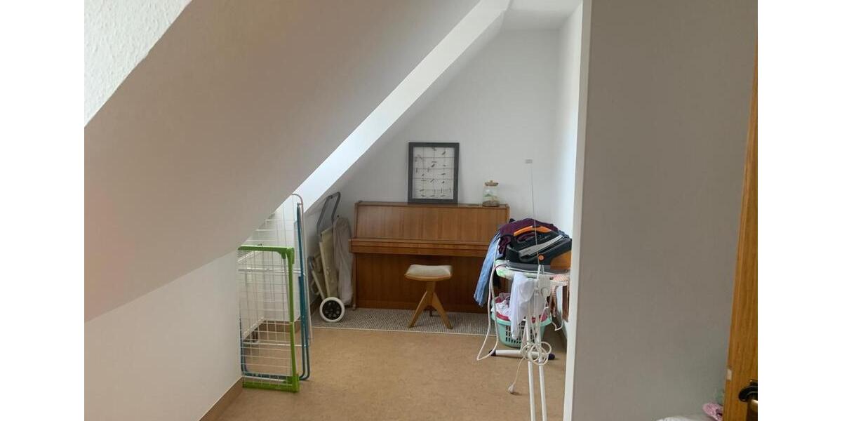 Dachgeschoßwohnung Hollfeld - 3 Zimmer, 80 m&sup2;, 520&euro; | Angebot:25648901