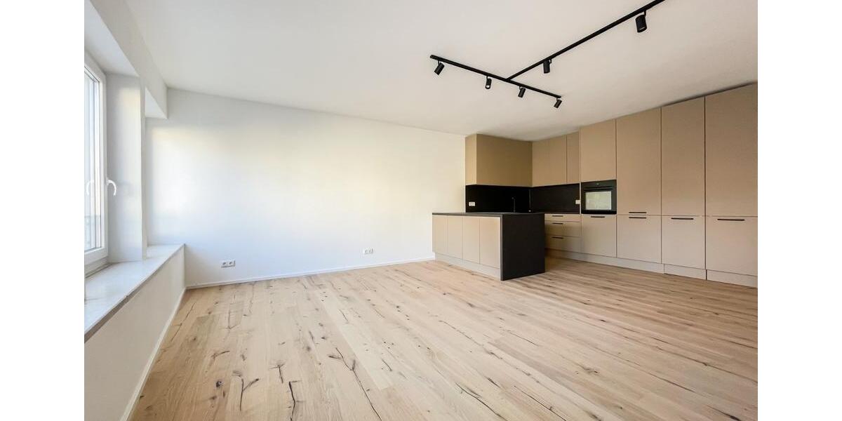 Dachgeschoßwohnung Amberg - 3 Zimmer, 120 m&sup2;, 1.200&euro; | Angebot:25218939