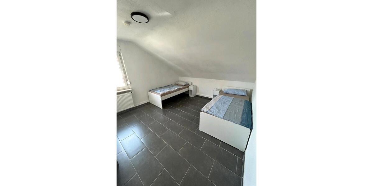 Dachgeschoßwohnung Germersheim - 5 Zimmer, 100 m&sup2;, 15&euro; | Angebot:26042576