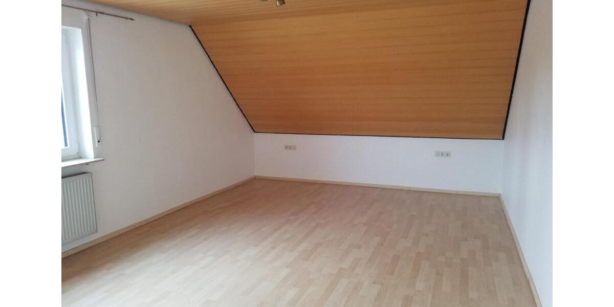 Dachgeschoßwohnung Bächingen an der Brenz - 4 Zimmer, 85 m&sup2;, 670&euro; | Angebot:24829058