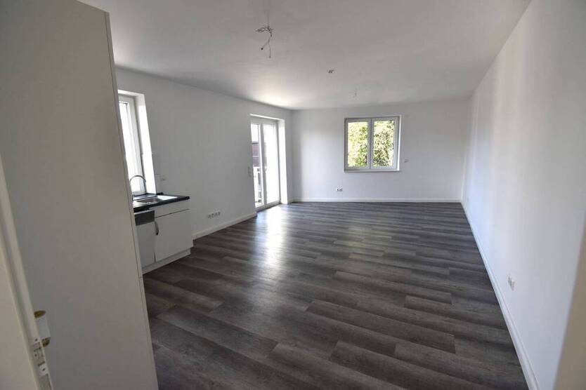 HELL - MODERN - BALKON - FAHRSTUHL - STELLPLATZ!
