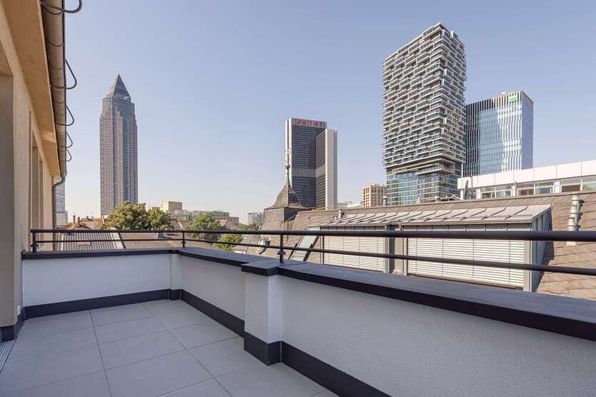 Wohnung zum Mieten in Frankfurt 2.990 € 130 m² 4 zimmer