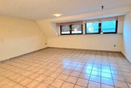 3,5Zi. Wohnung mit großzügiger Nutzfläche 75+25qm und Gartenantei 3 zimmer