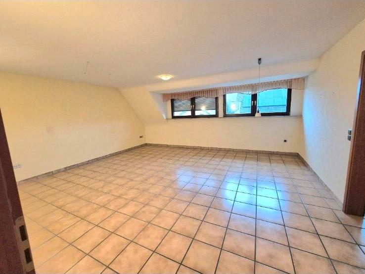 3,5Zi. Wohnung mit großzügiger Nutzfläche 75+25qm und Gartenantei 3 zimmer