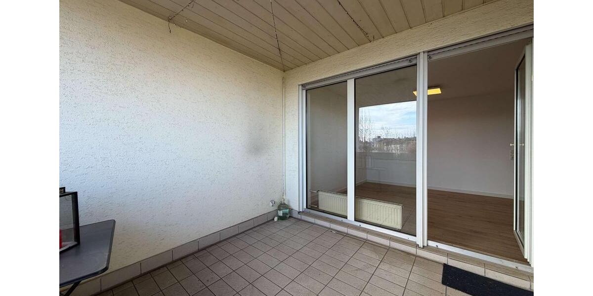 Dachgeschoßwohnung Friedberg (Hessen) - 3 Zimmer, 82 m&sup2;, 1.045&euro; | Angebot:24802461