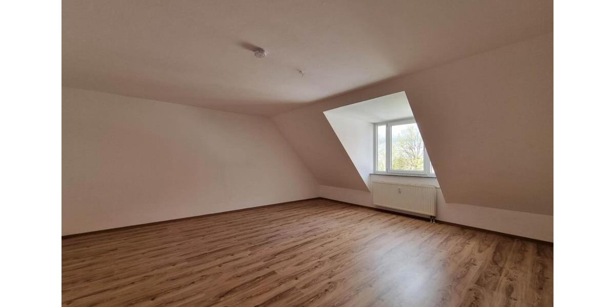 Dachgeschoßwohnung Rötha - 4 Zimmer, 127 m&sup2;, 1.260&euro; | Angebot:24548496