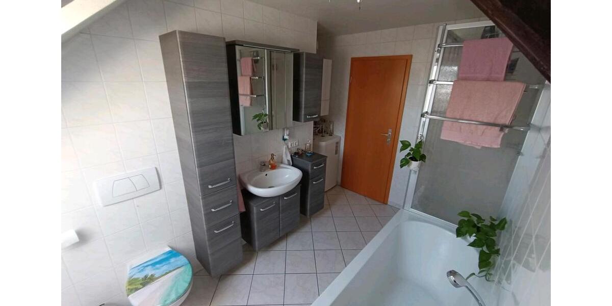 Dachgeschoßwohnung Bad Liebenwerda - 2.5 Zimmer, 72 m&sup2;, 380&euro; | Angebot:26653091