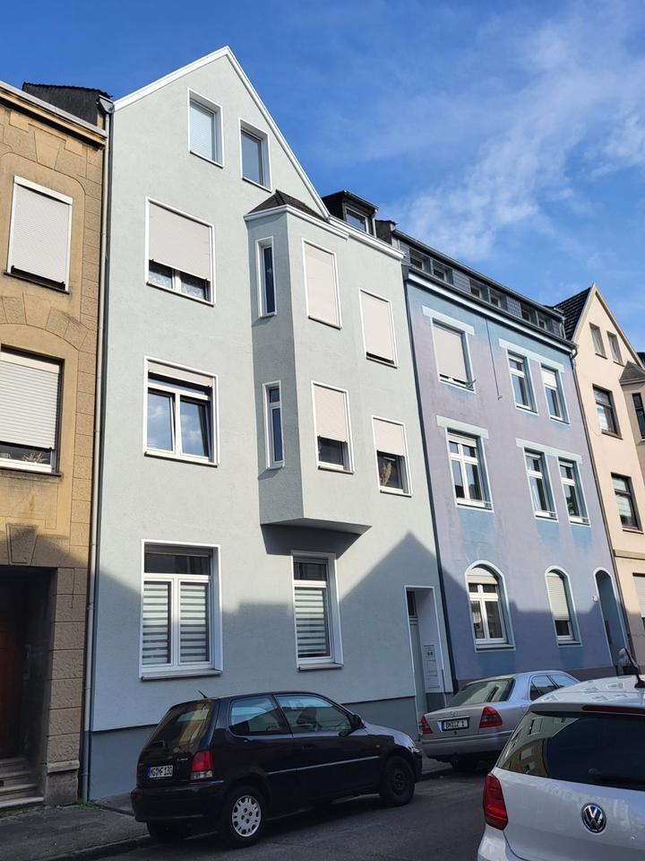 Geneicken, schöne 2,5-Zimmerwohnung in einem 4-Parteienhaus