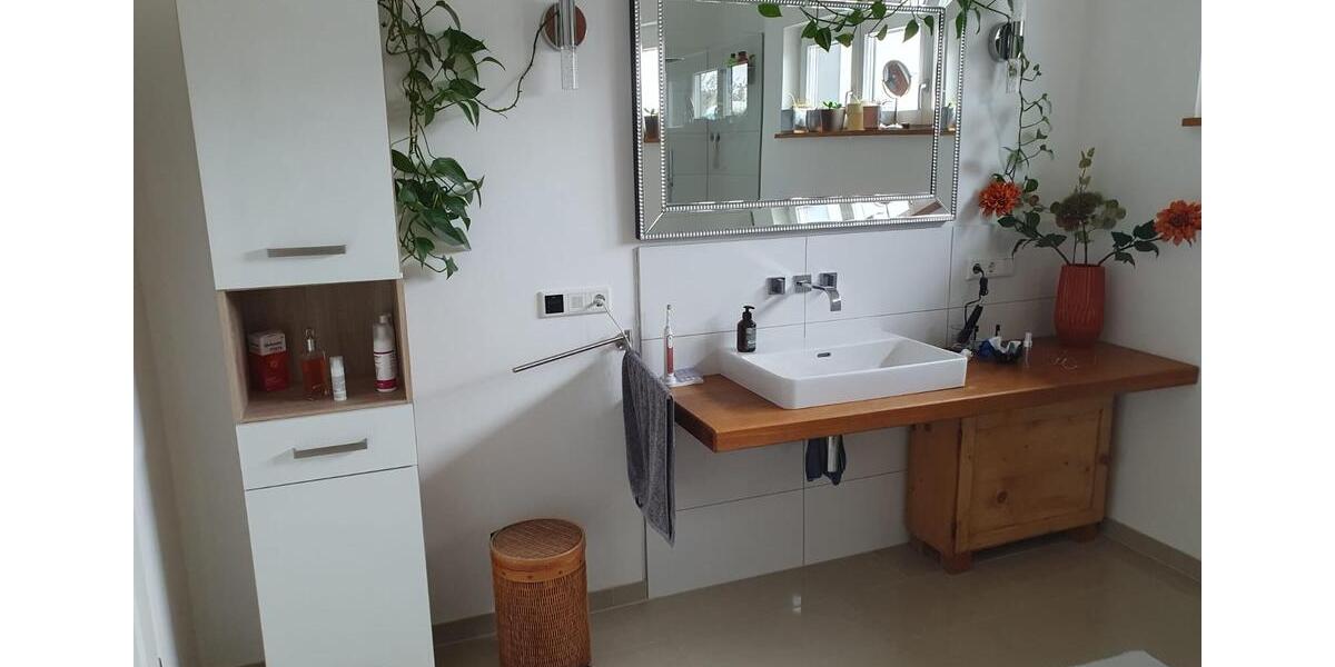 Dachgeschoßwohnung Hohenpolding - 3 Zimmer, 160 m&sup2;, 1.350&euro; | Angebot:26245297