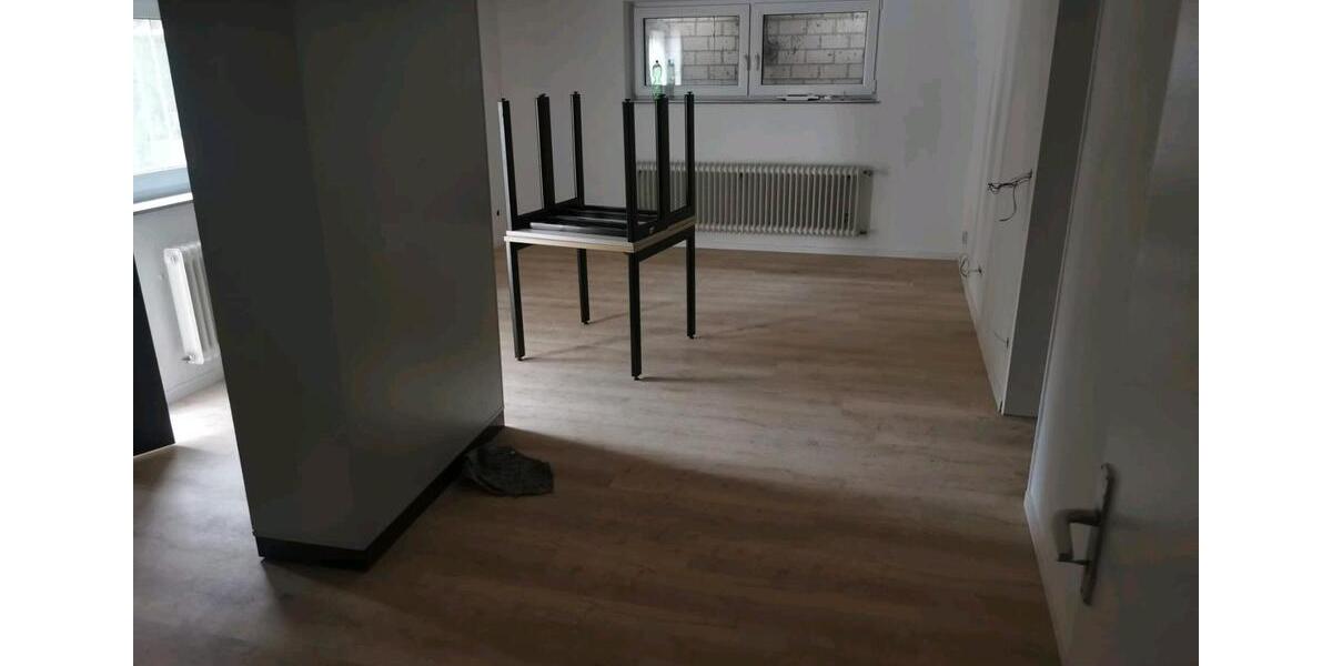Neu sanierte Wohnung Wohngemeinschaft 3 Schlafzimmer 1 Wohnzimmer 1 zimmer