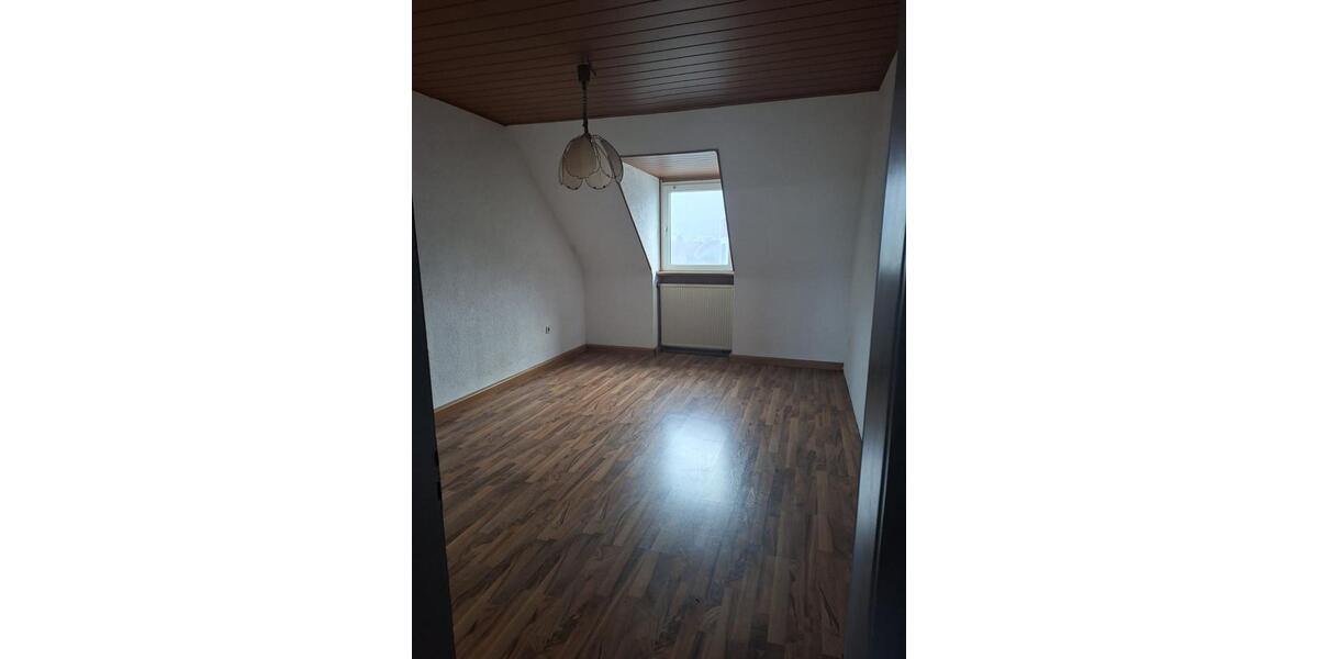 Dachgeschoßwohnung Pirmasens - 3 Zimmer, 68 m&sup2;, 475&euro; | Angebot:24515196