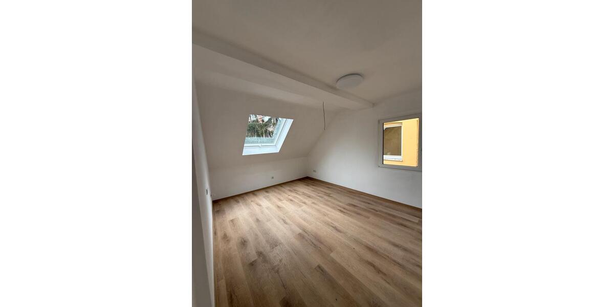 Dachgeschoßwohnung Nürnberg Eberhardshof - 3 Zimmer, 53 m&sup2;, 900&euro; | Angebot:25973544