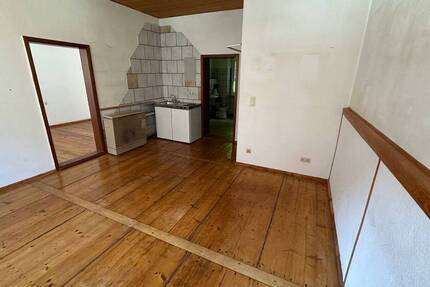 Schöne 2-Zimmer-AltbauWohnung mit kleiner Küchenzeile