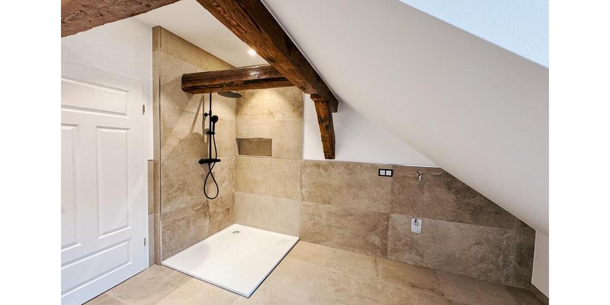 Dachgeschosswohnung im Schloss Regendorf 3 zimmer