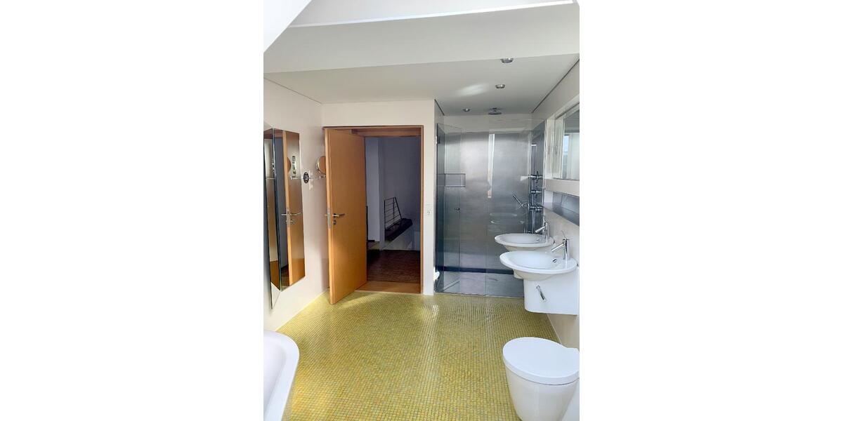 Maisonettenwohnung Schwerin - 5 Zimmer, 205 m&sup2;, 2.100&euro; | Angebot:23558943