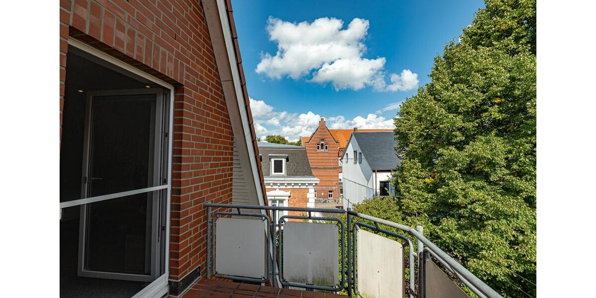 Zentral wohnen über mehrere Ebenen! Zwei Balkone und viel Platz! 4 zimmer