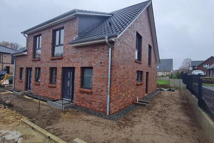 4 Zimmer Haus DHH zum 01.04.2026 105 m2 KfW -55 EE 4 zimmer