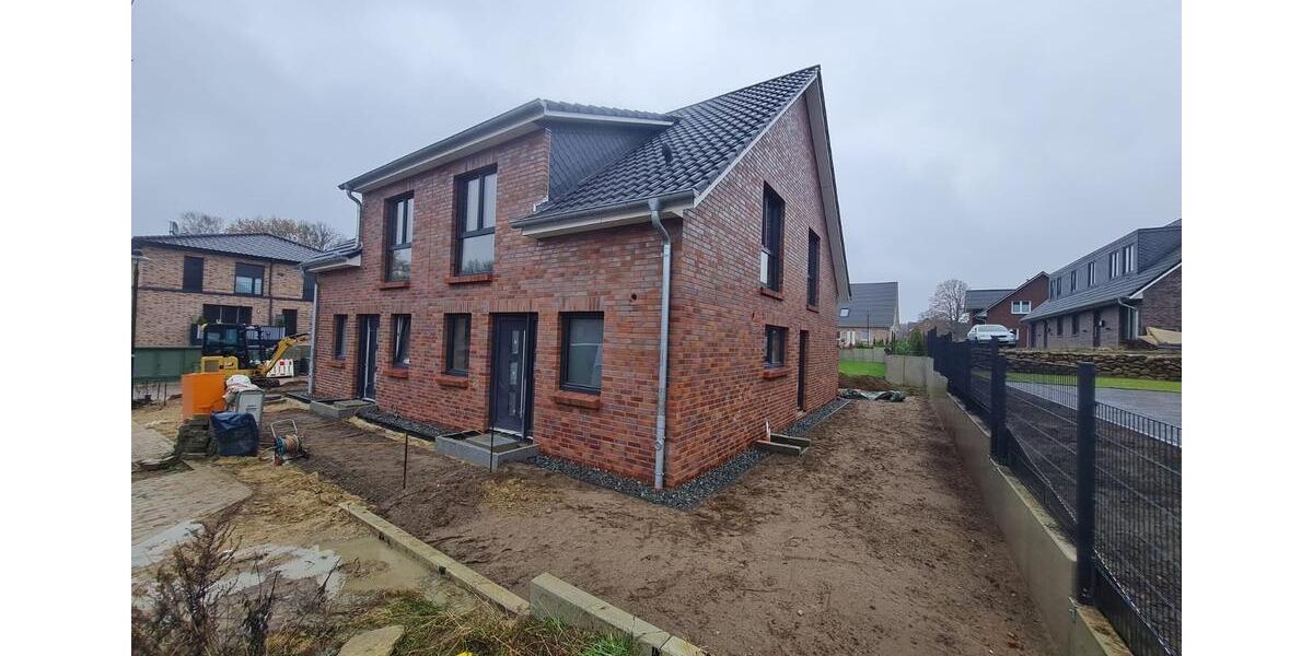 4 Zimmer Haus DHH zum 01.04.2026 105 m2 KfW -55 EE 4 zimmer