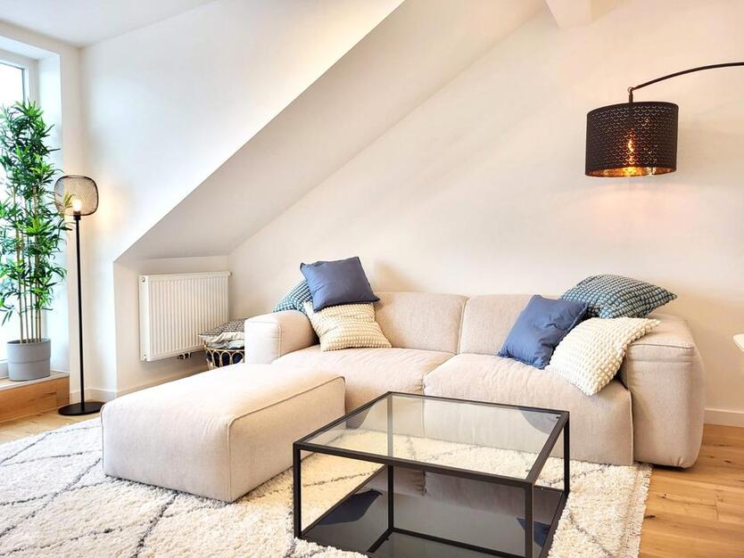 2-Zimmer-Wohnung in Neubau-Aufstockung: Wohnen auf Zeit zimmer