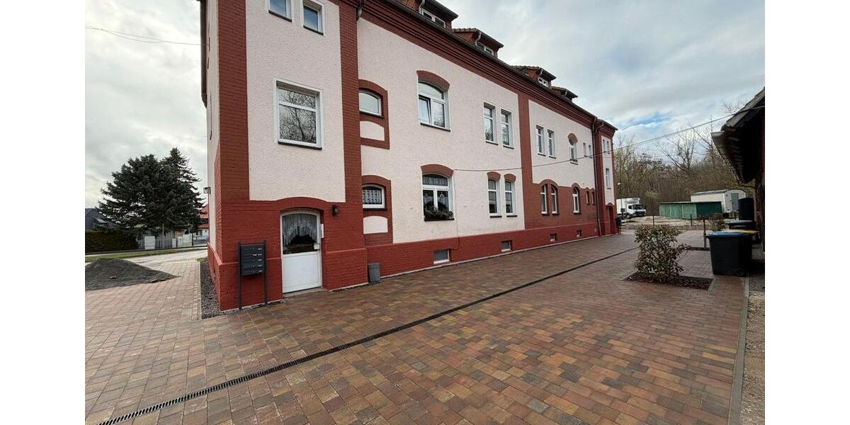 Erdgeschoßwohnung Teuchern - 4 Zimmer, 90 m&sup2;, 725&euro; | Angebot:26678152