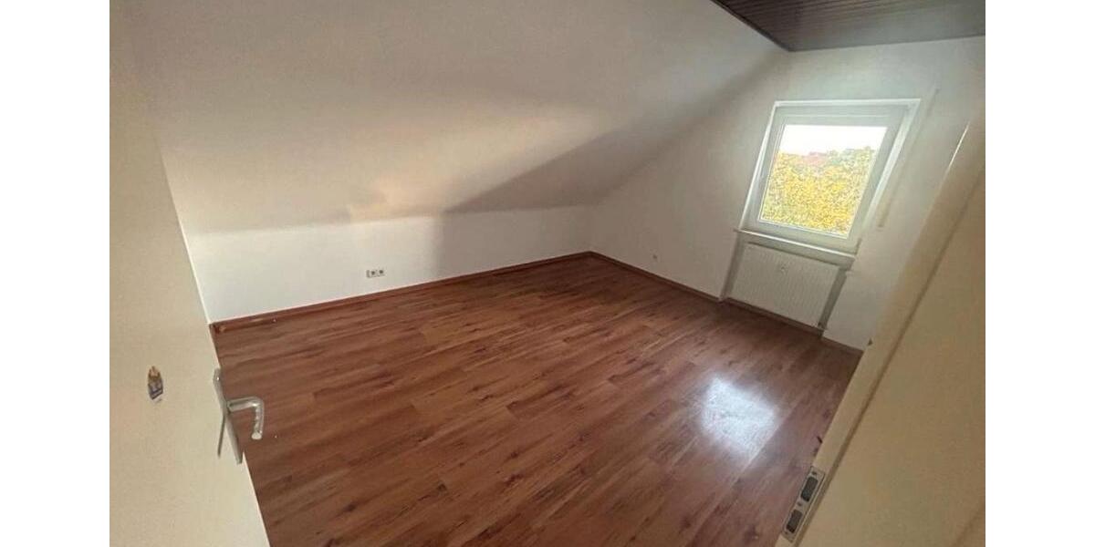 Dachgeschoßwohnung Bürstadt - 3 Zimmer, 95 m&sup2;, 800&euro; | Angebot:25797009