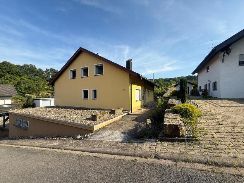 Helle 3-Zimmer-Dachgeschoßwohnung mit Ausblick ins Grüne