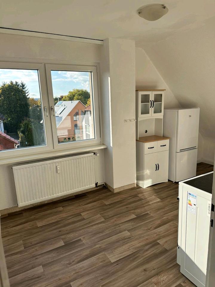 Helle 2-Zimmer-Dachgeschosswohnung in Weende zimmer